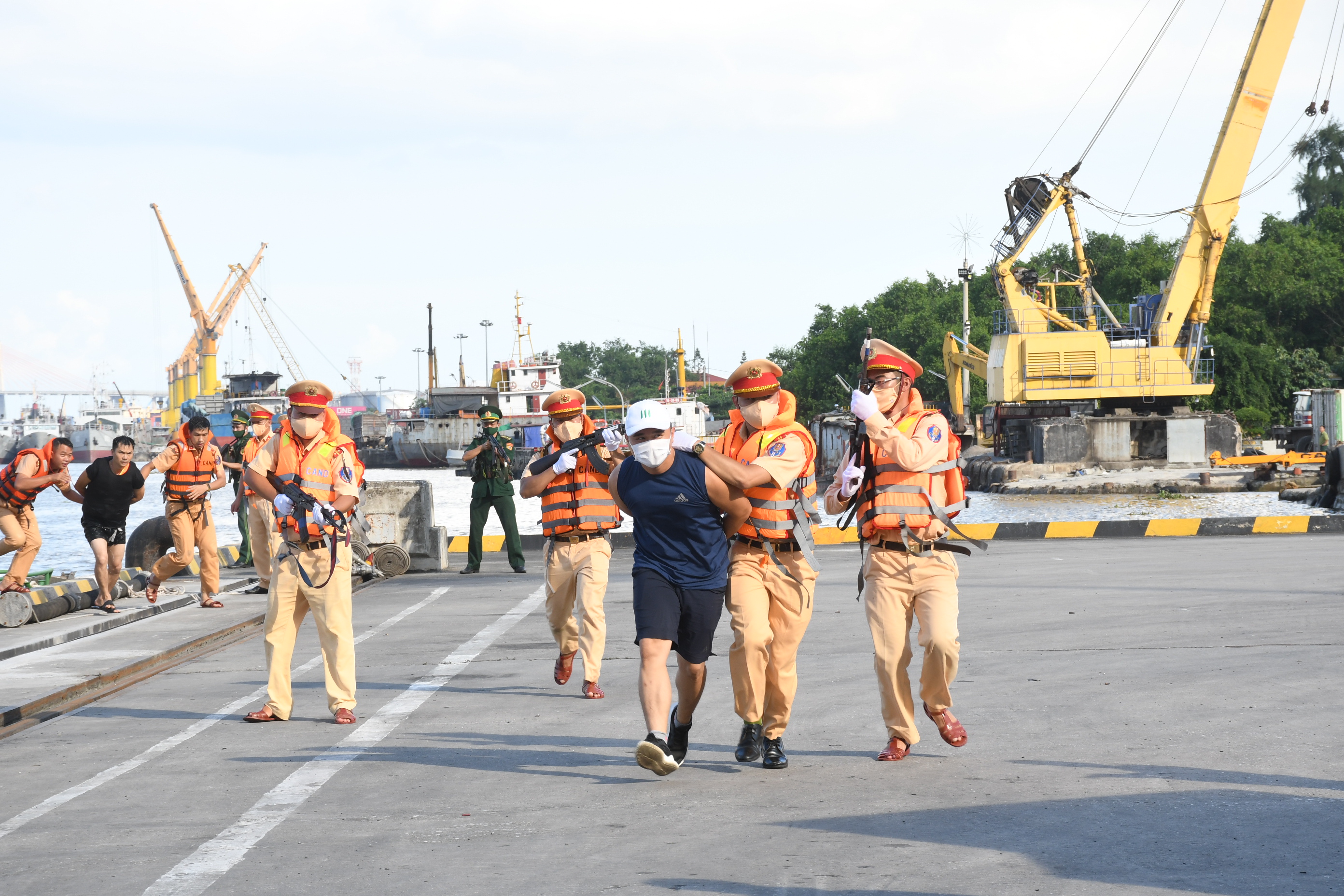 Phòng cảnh sát đường thủy: Xử lý 13 vụ việc vi phạm an ninh trật tự